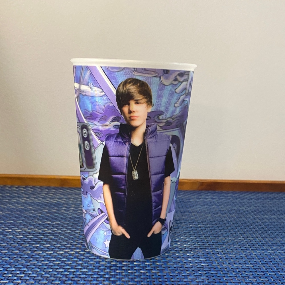 2010 Justin Bieber lenticular cup, Bieber Time Merchandise LLC
